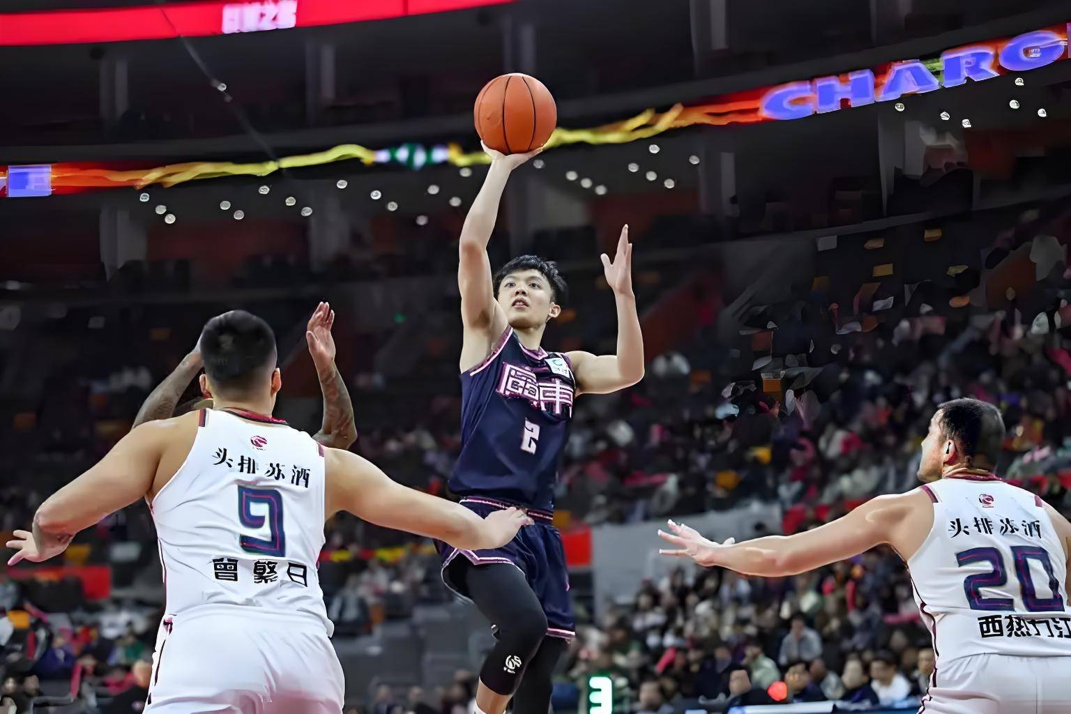 包含转折点！西汉姆防线松动，CBA季后赛赛后攻防权衡，悬念犹存，数据趋势出现新变化的词条-九游体育