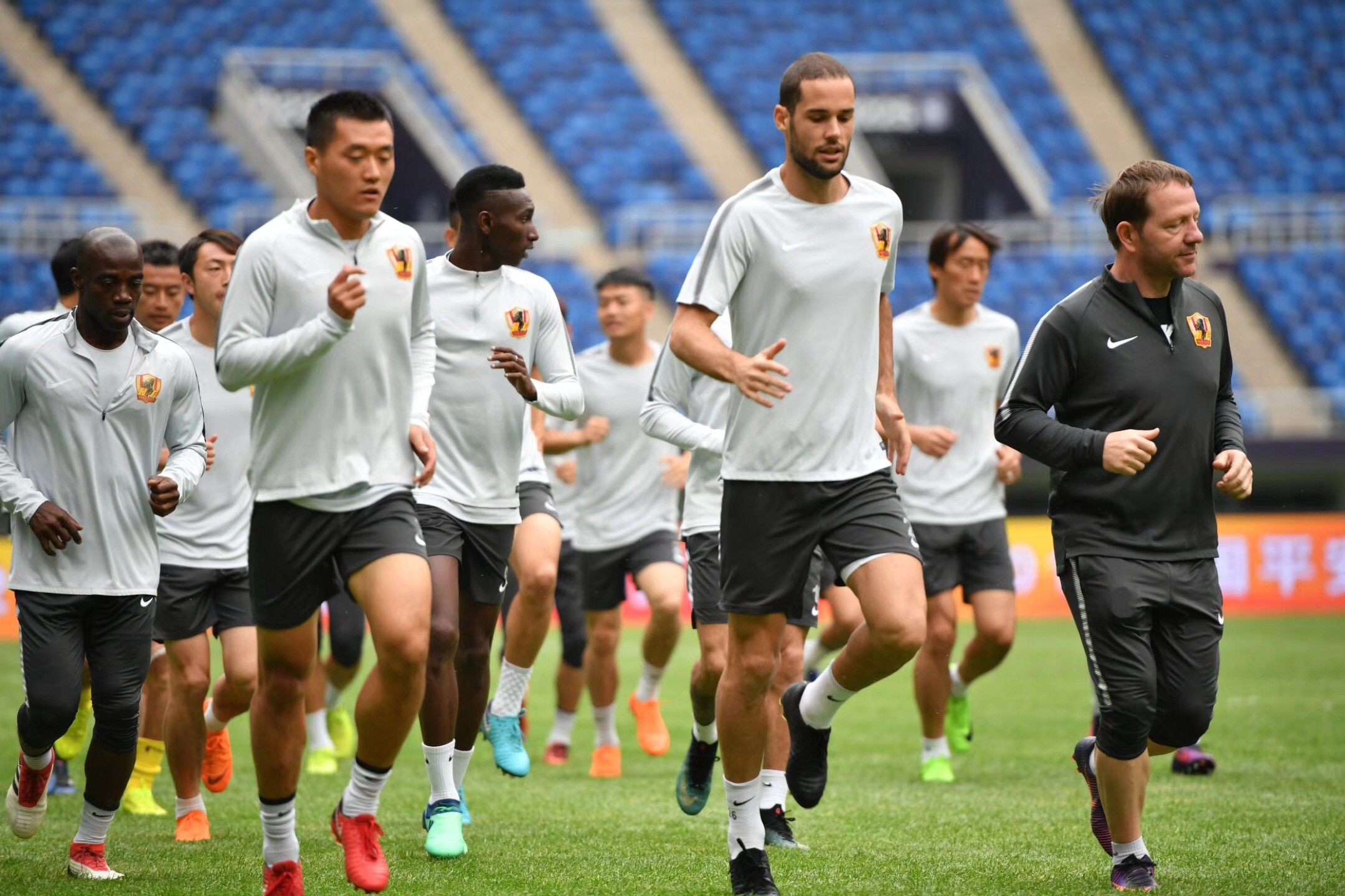 今夜欧超杯焦点战，西汉姆外线爆发，压力陡增，数据趋势出现新变化(维克托阅读答案大全)-九游官网